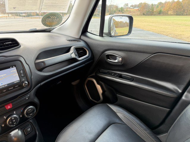 Used 2016 Jeep Renegade Limited image 24