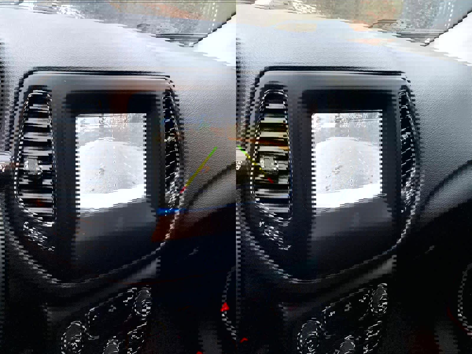 Used 2019 Jeep Compass Latitude w/ Cold Weather Group image 33