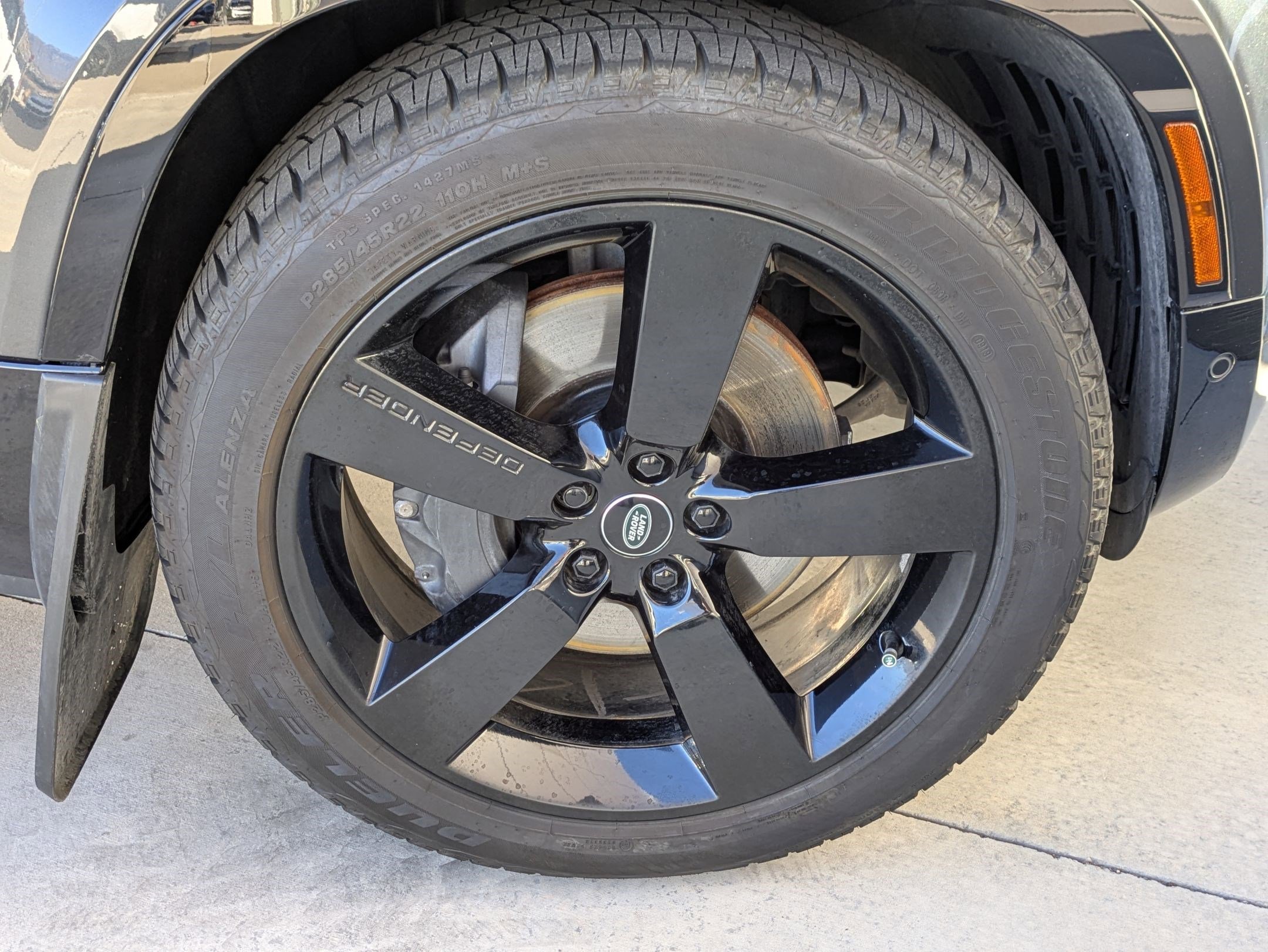 Used 2024 Land Rover Defender 110 X-Dynamic SE image 32