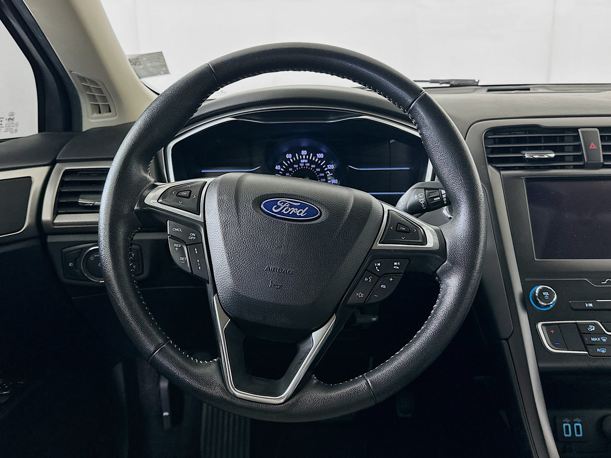 Used 2020 Ford Fusion SE w/ Equipment Group 151A FWD image 18