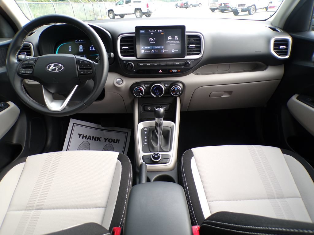Used 2025 Hyundai Venue SEL FWD image 18