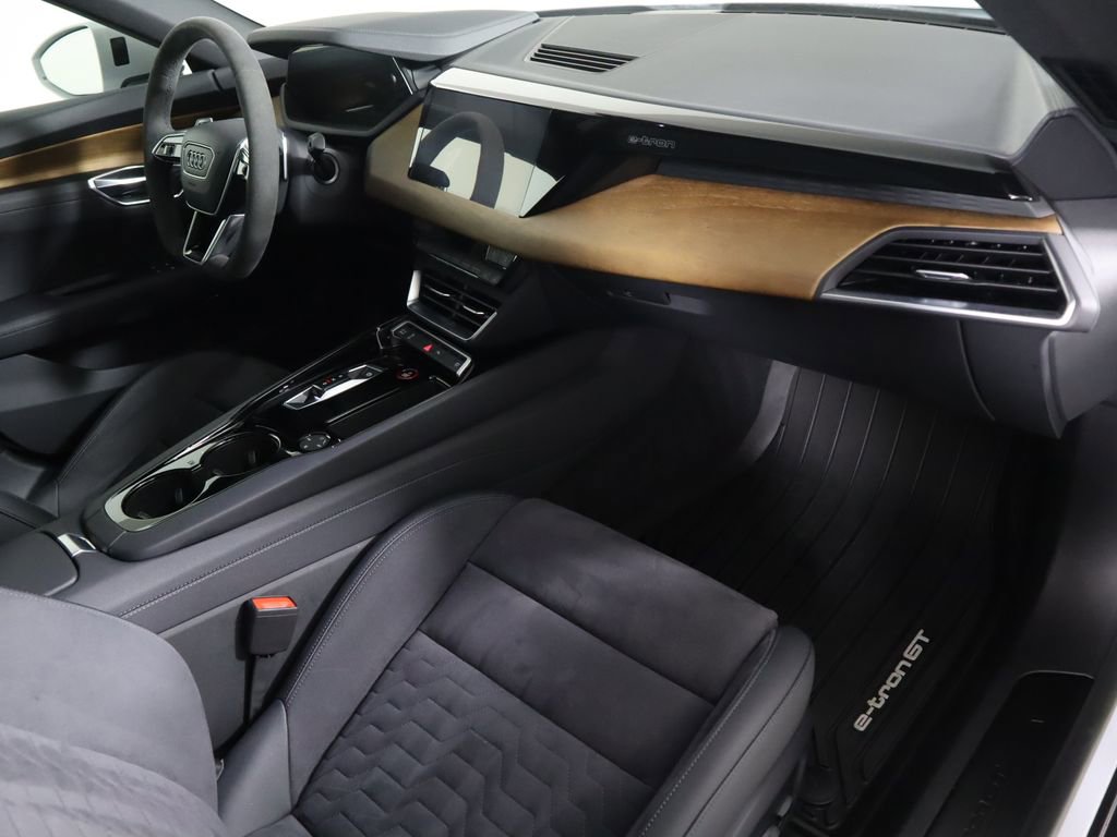 Certified 2023 Audi e-tron GT Premium Plus image 18