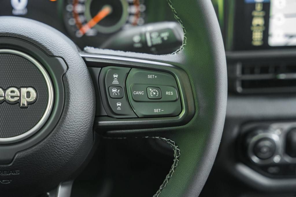 New 2025 Jeep Gladiator Sport AWD/4WD image 32