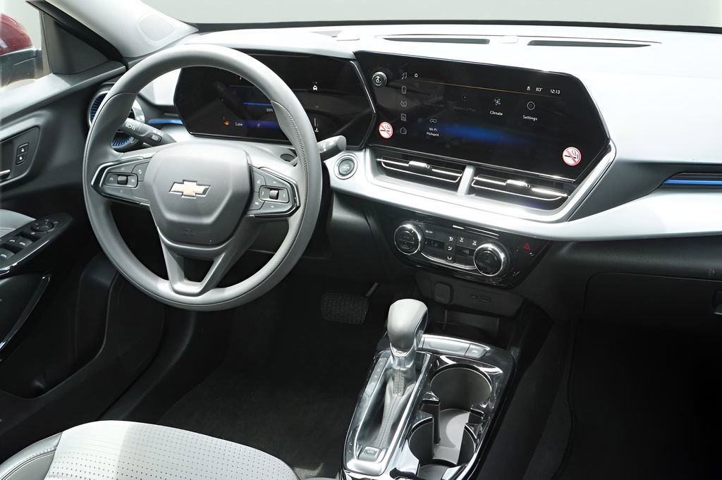 Used 2025 Chevrolet Trax LT FWD image 21