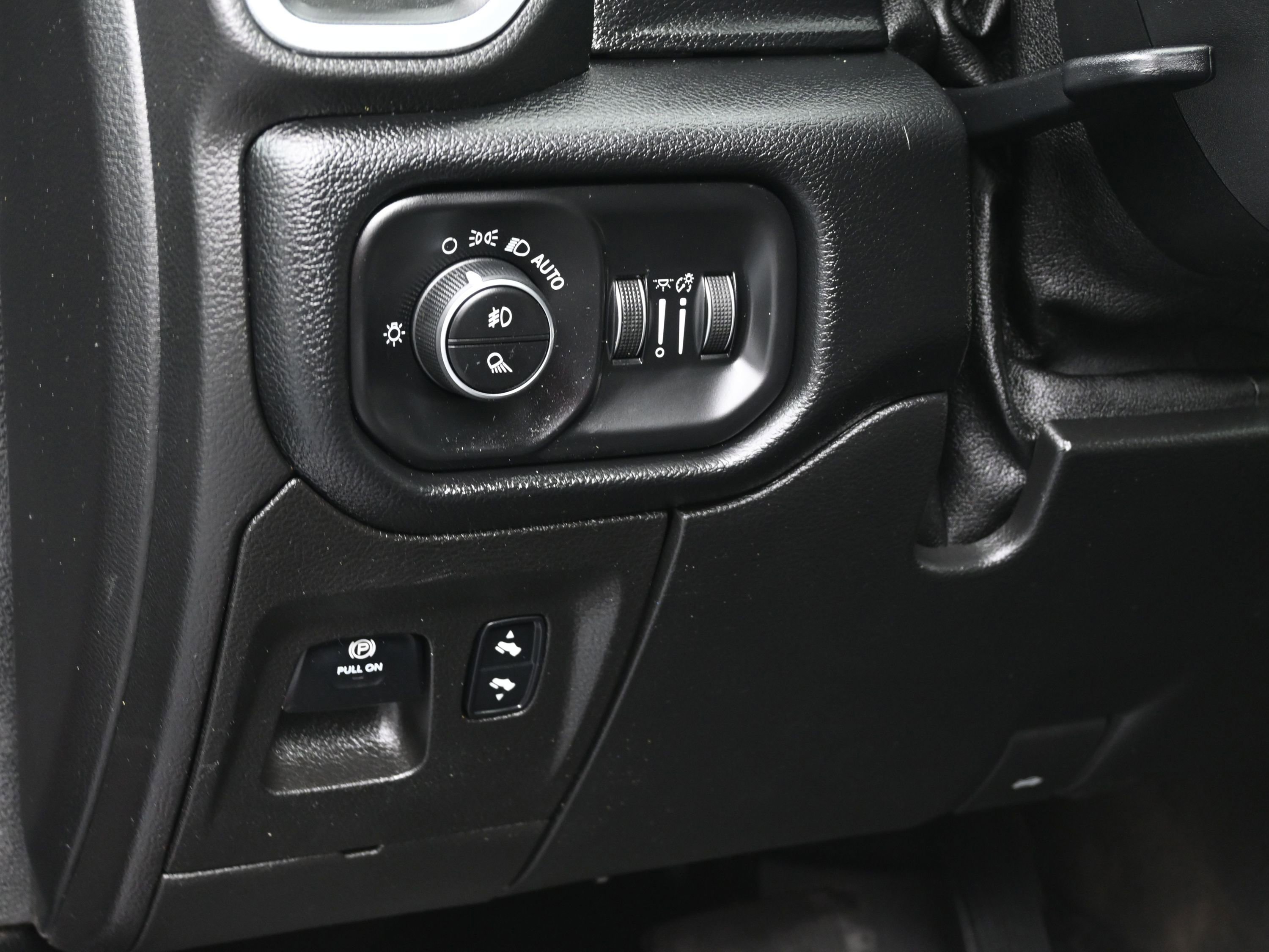Used 2019 RAM 1500 Laramie w/ Sport Appearance Package image 23