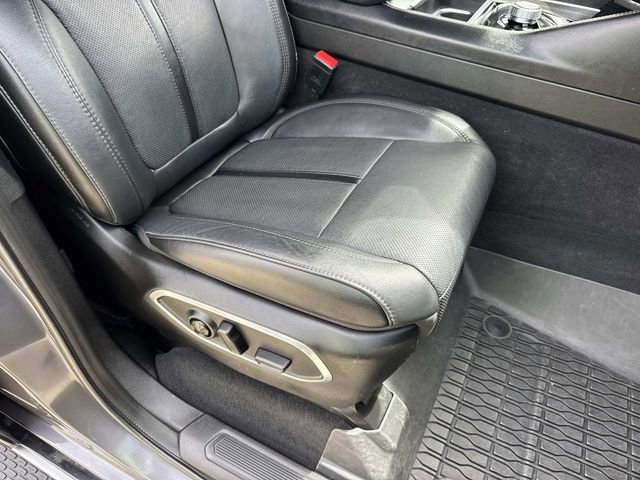 Used 2024 Jeep Wagoneer L Series II w/ Flexible Seating Group RWD image 15