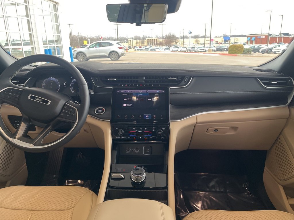 Used 2024 Jeep Grand Cherokee Limited w/ Luxury Tech Group II image 22