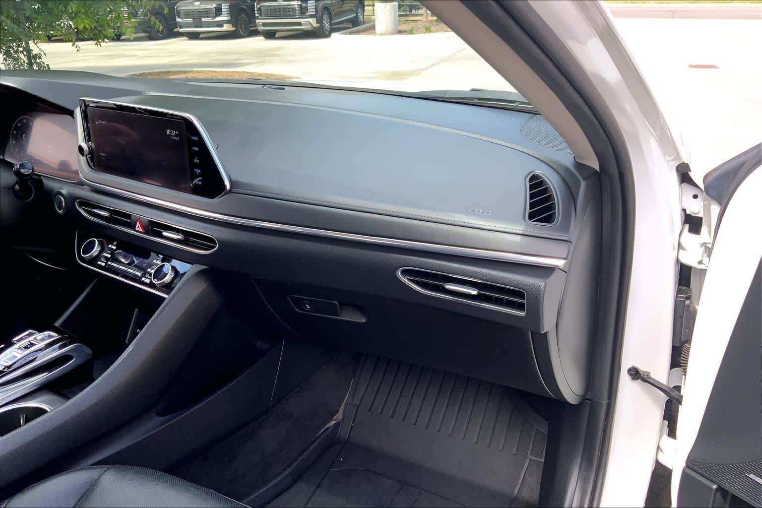 Used 2022 Hyundai Sonata Limited w/ Preferred Accessory Package FWD image 19