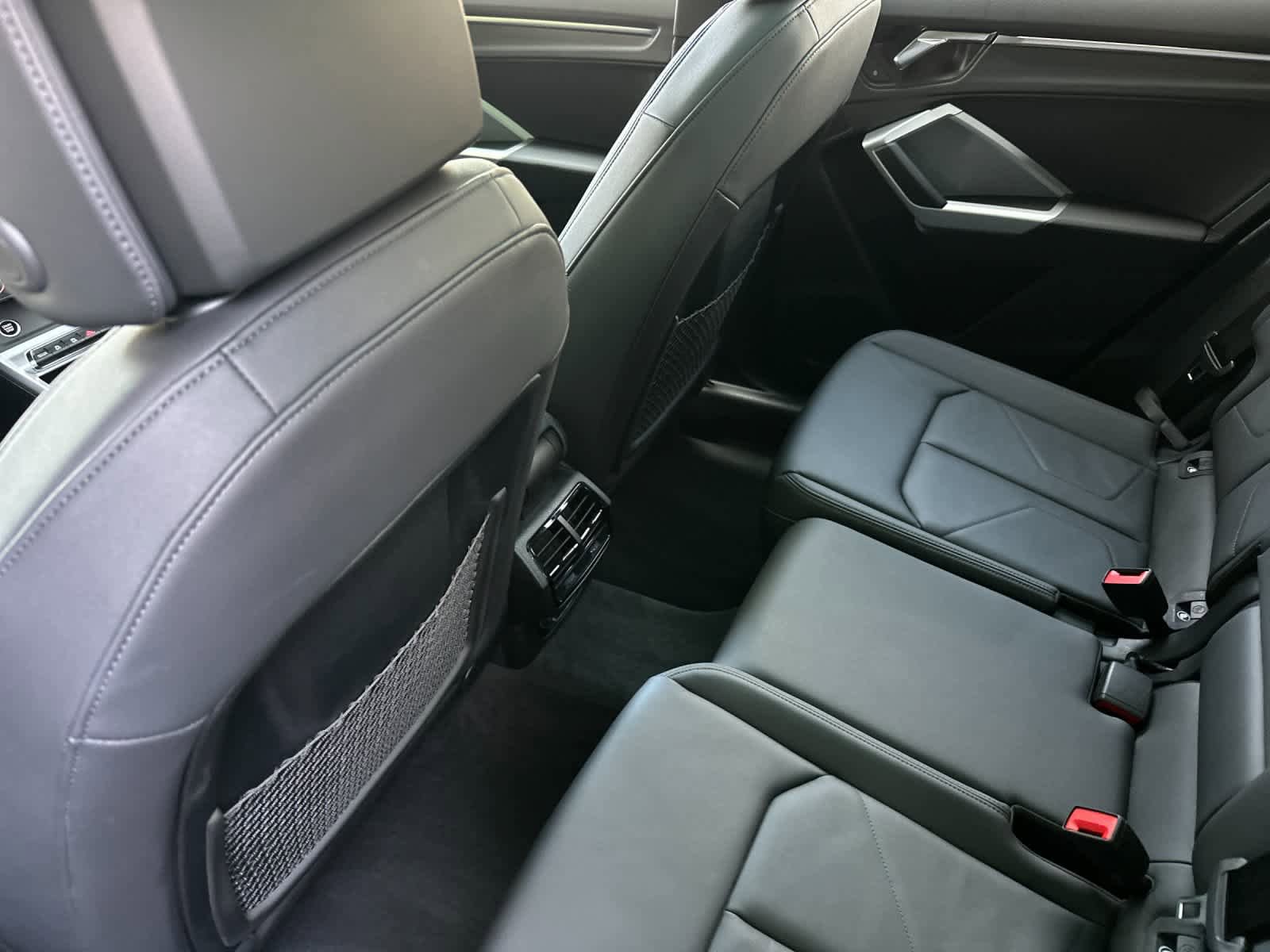 Used 2025 Audi Q3 2.0T Premium w/ Convenience Package AWD/4WD image 4
