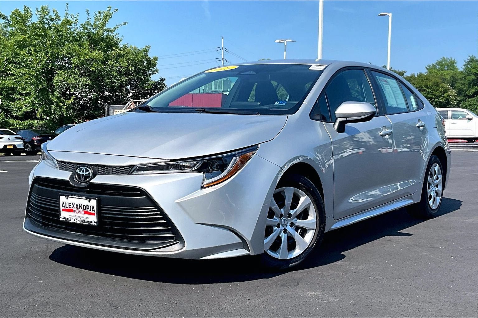 Used 2025 Toyota Corolla LE FWD image 1