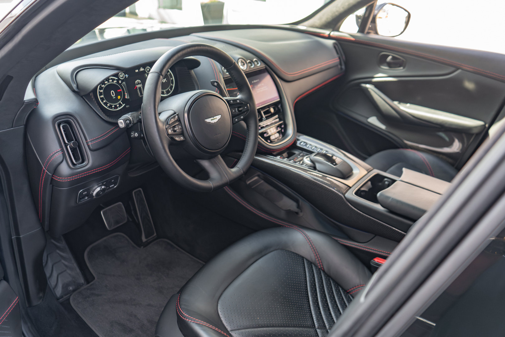Used 2022 Aston Martin DBX AWD/4WD image 3