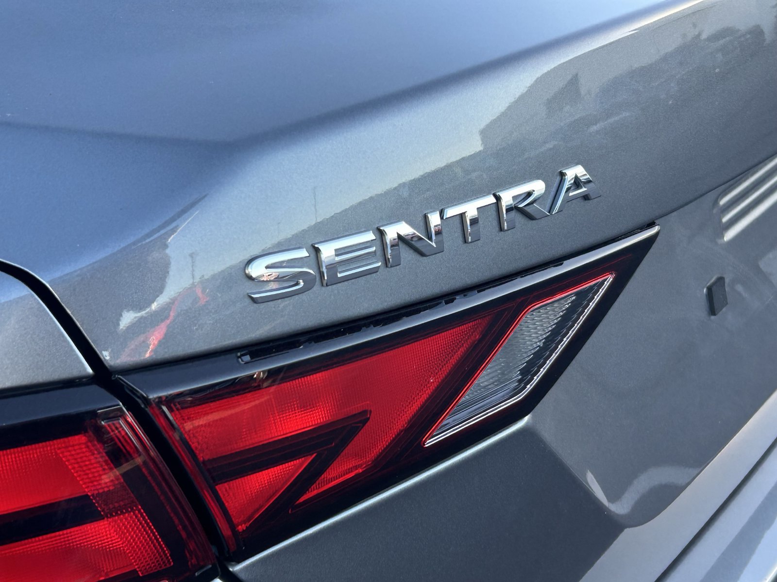 Used 2025 Nissan Sentra SV FWD image 11