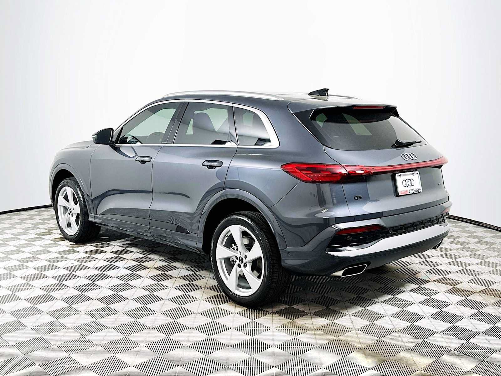 Used 2025 Audi Q5 Premium Plus w/ Premium Plus AWD/4WD image 5