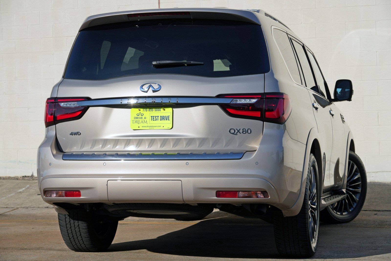 Used 2024 INFINITI QX80 Sensory AWD/4WD image 5