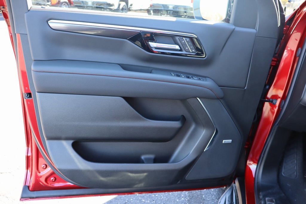 New 2026 Chevrolet Suburban RST image 4