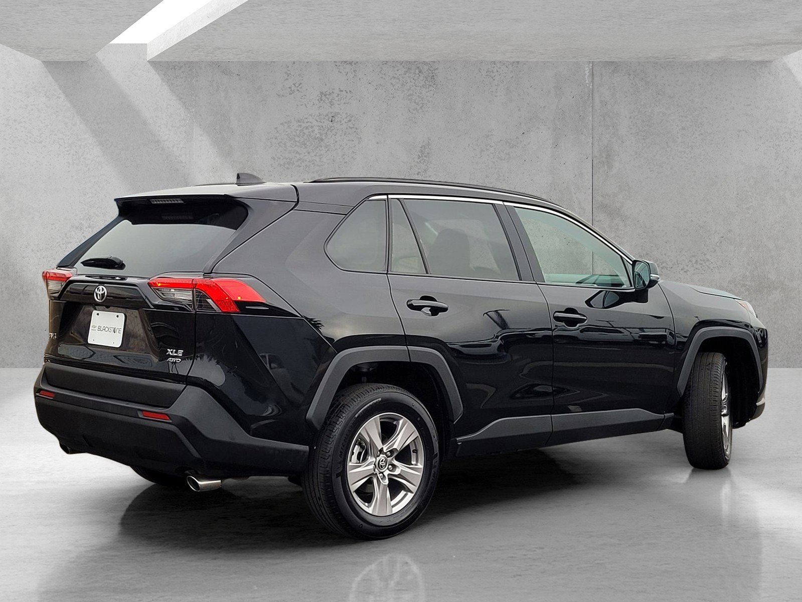 Used 2025 Toyota RAV4 XLE image 4