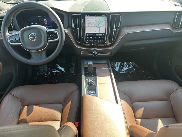 Used 2023 Volvo XC60 B5 Plus image 15