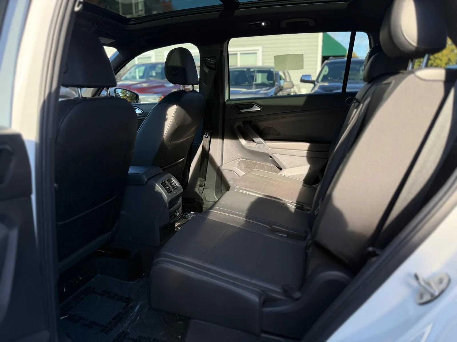 Used 2018 Volkswagen Tiguan SEL w/ R-Line Package AWD/4WD image 11