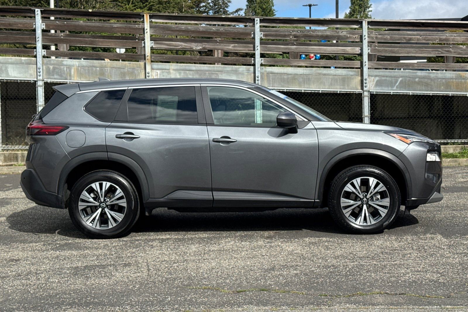 Used 2023 Nissan Rogue SV AWD/4WD image 3