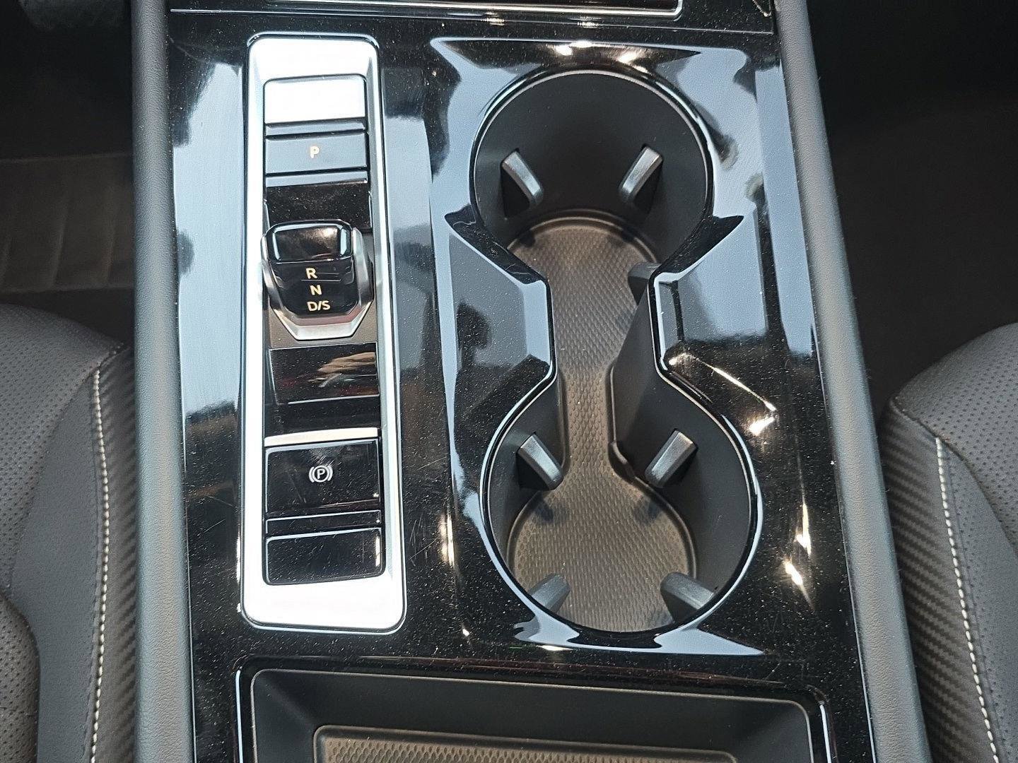 Used 2024 Volkswagen Atlas Cross Sport SE image 14