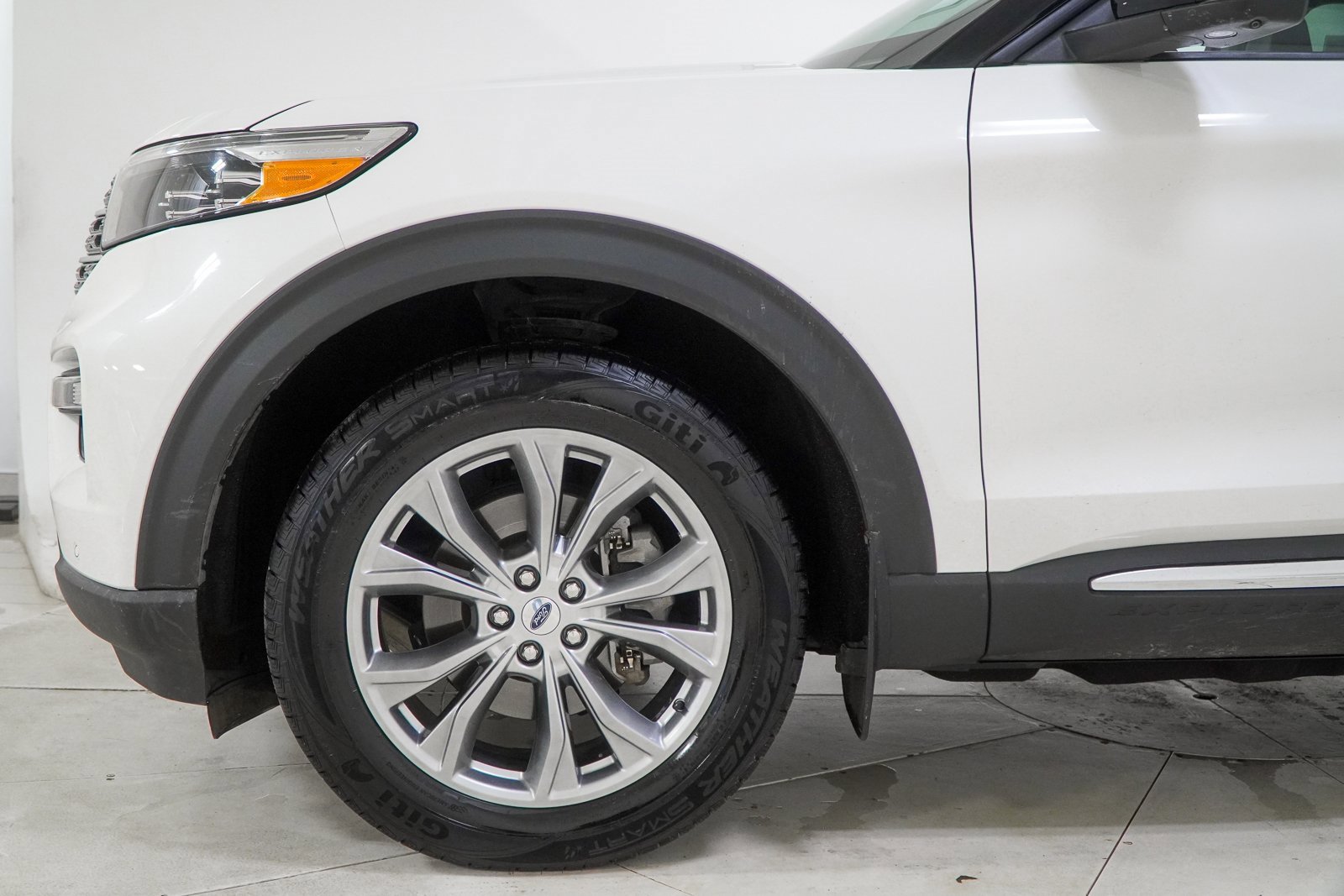 Used 2022 Ford Explorer Limited w/ Equipment Group 301A image 19