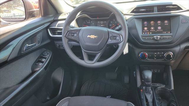 Used 2021 Chevrolet TrailBlazer LS w/ LPO, Blackout Package FWD image 10