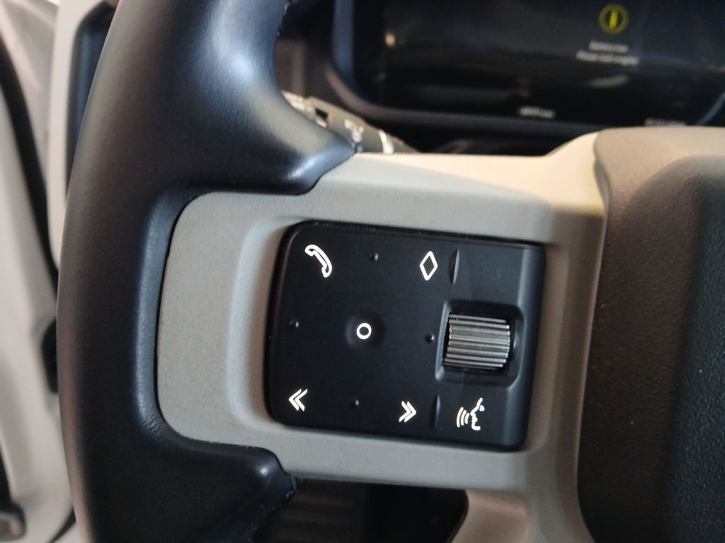 Used 2024 Land Rover Defender 110 S image 31