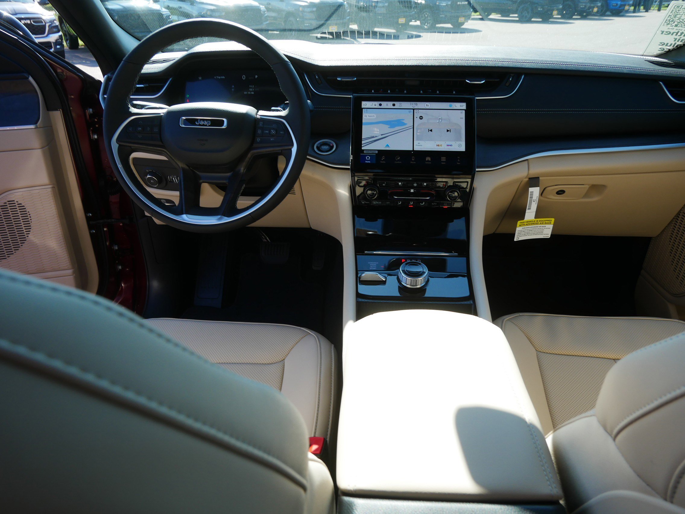 New 2025 Jeep Grand Cherokee Limited w/ Luxury Tech Group II image 6