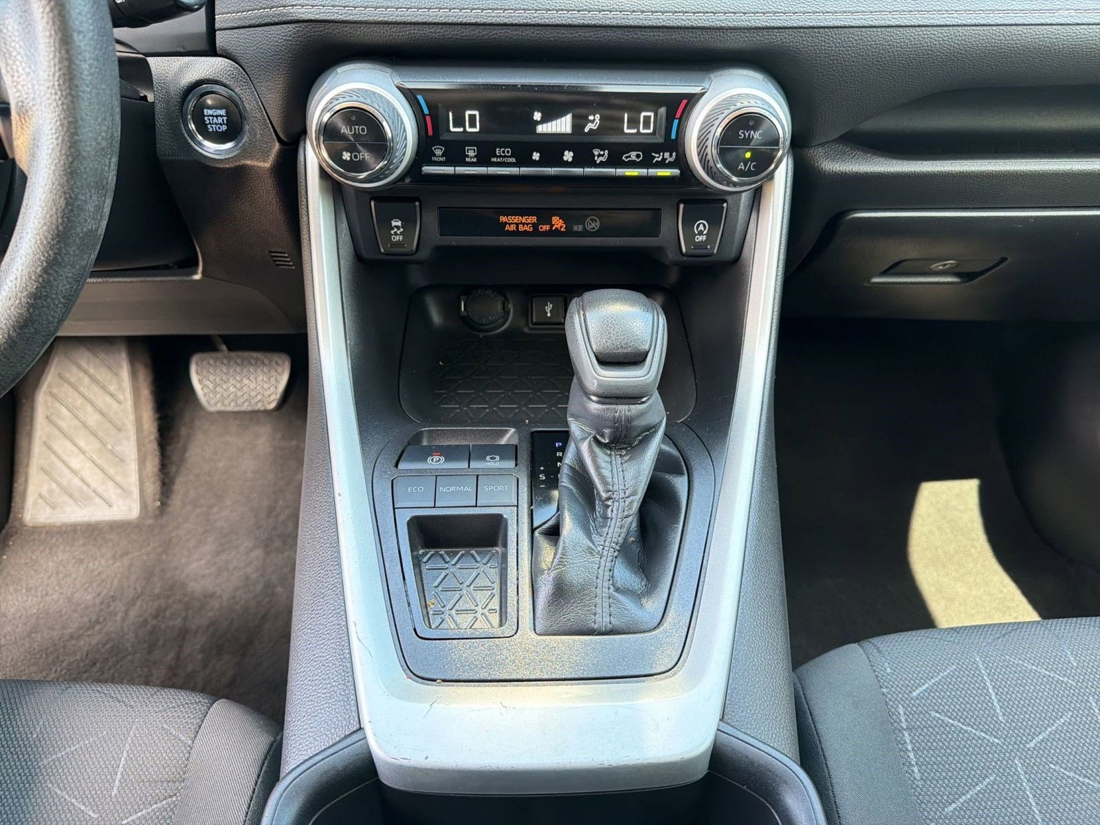 Used 2022 Toyota RAV4 XLE w/ Convenience Package image 19