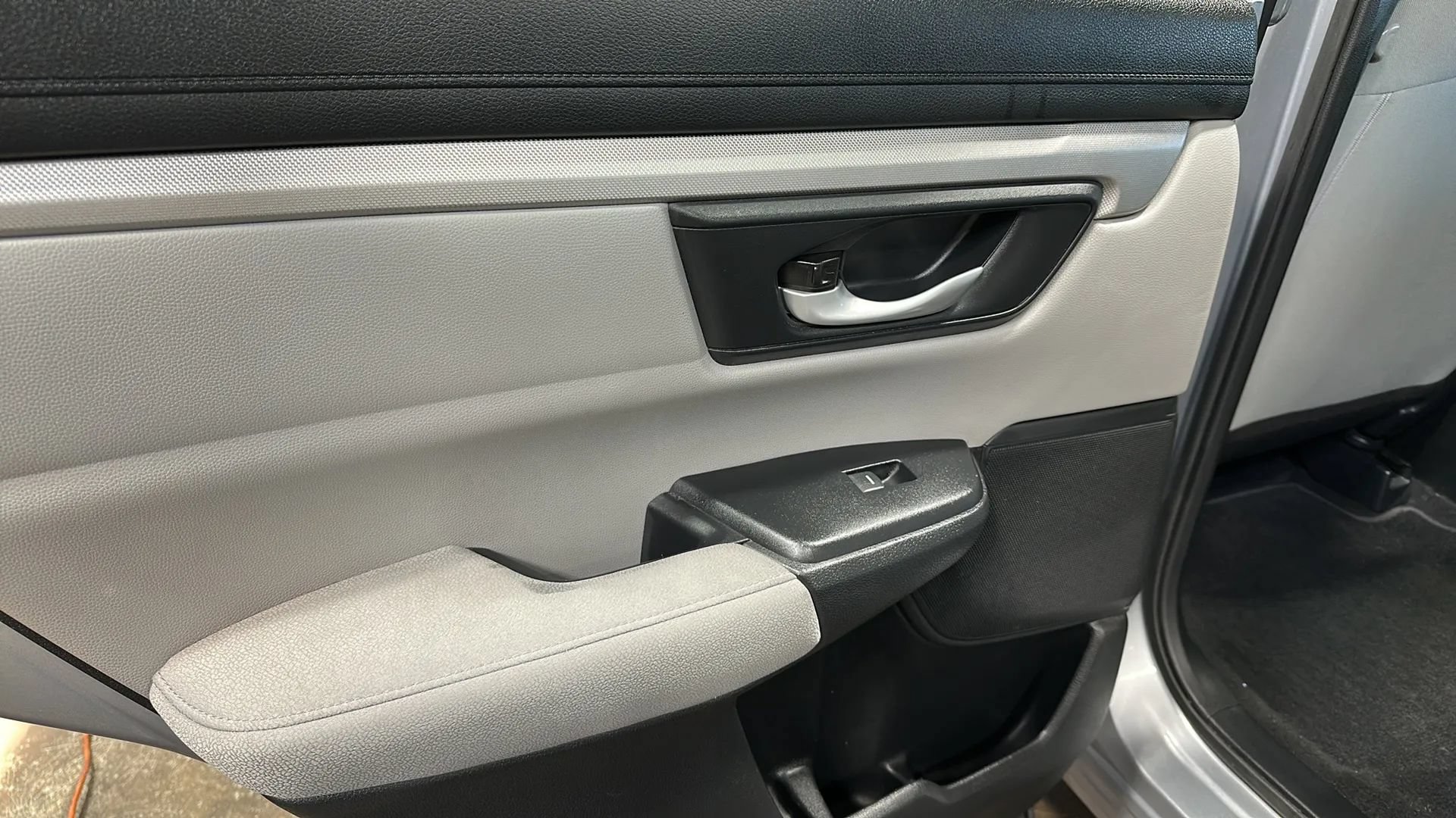 Used 2017 Honda CR-V LX image 12