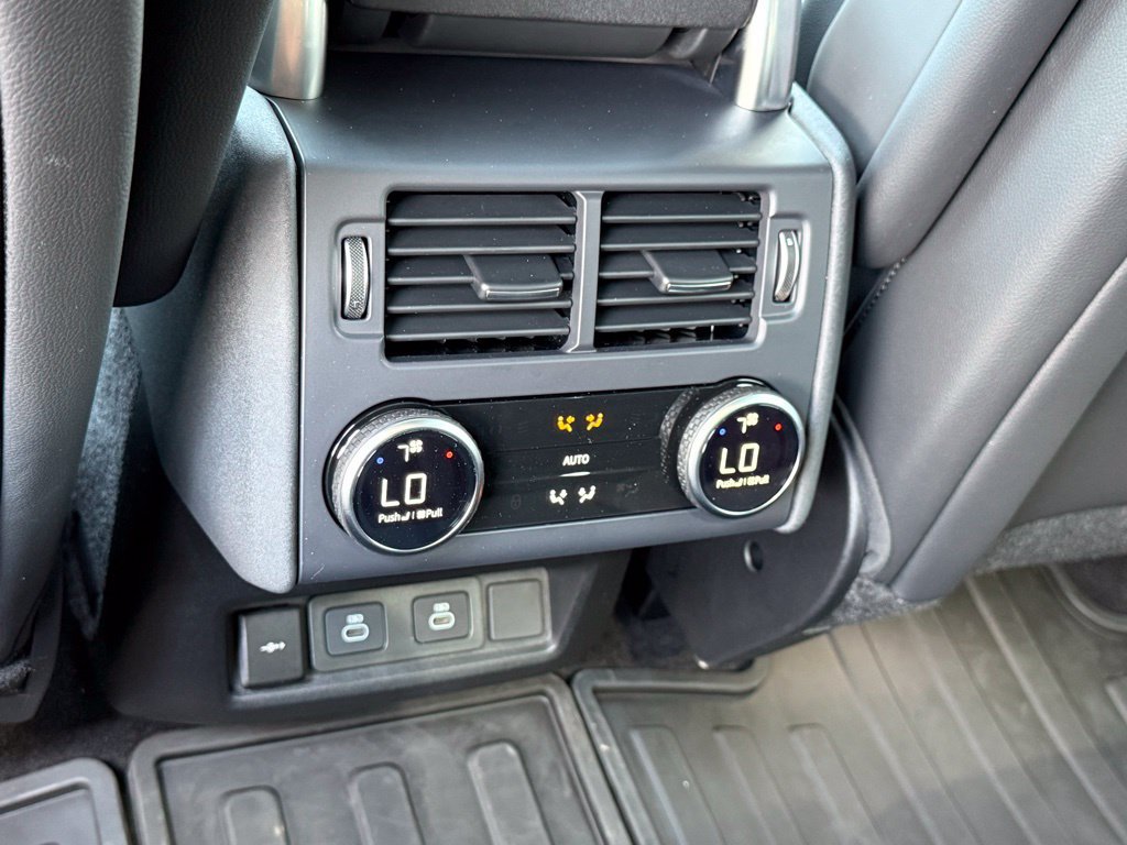 Certified 2025 Land Rover Discovery Dynamic SE AWD/4WD image 38