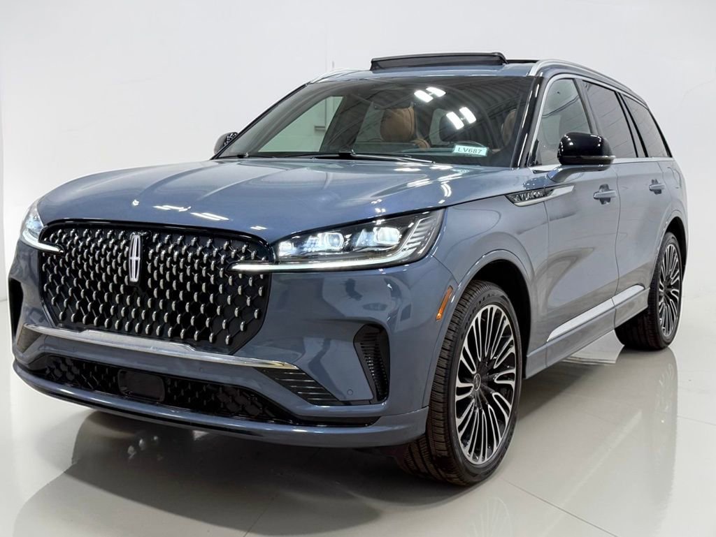 Used 2025 Lincoln Aviator Black Label image 9