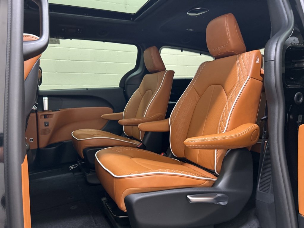 New 2026 Chrysler Pacifica Pinnacle image 8