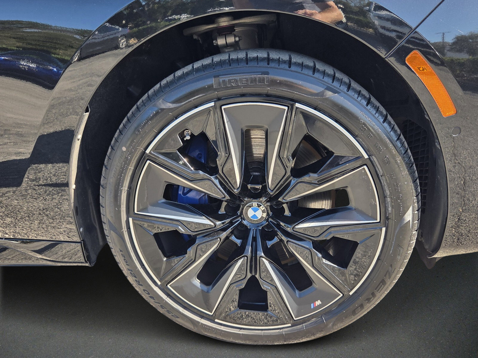 Used 2024 BMW 760i xDrive w/ Executive Package image 9