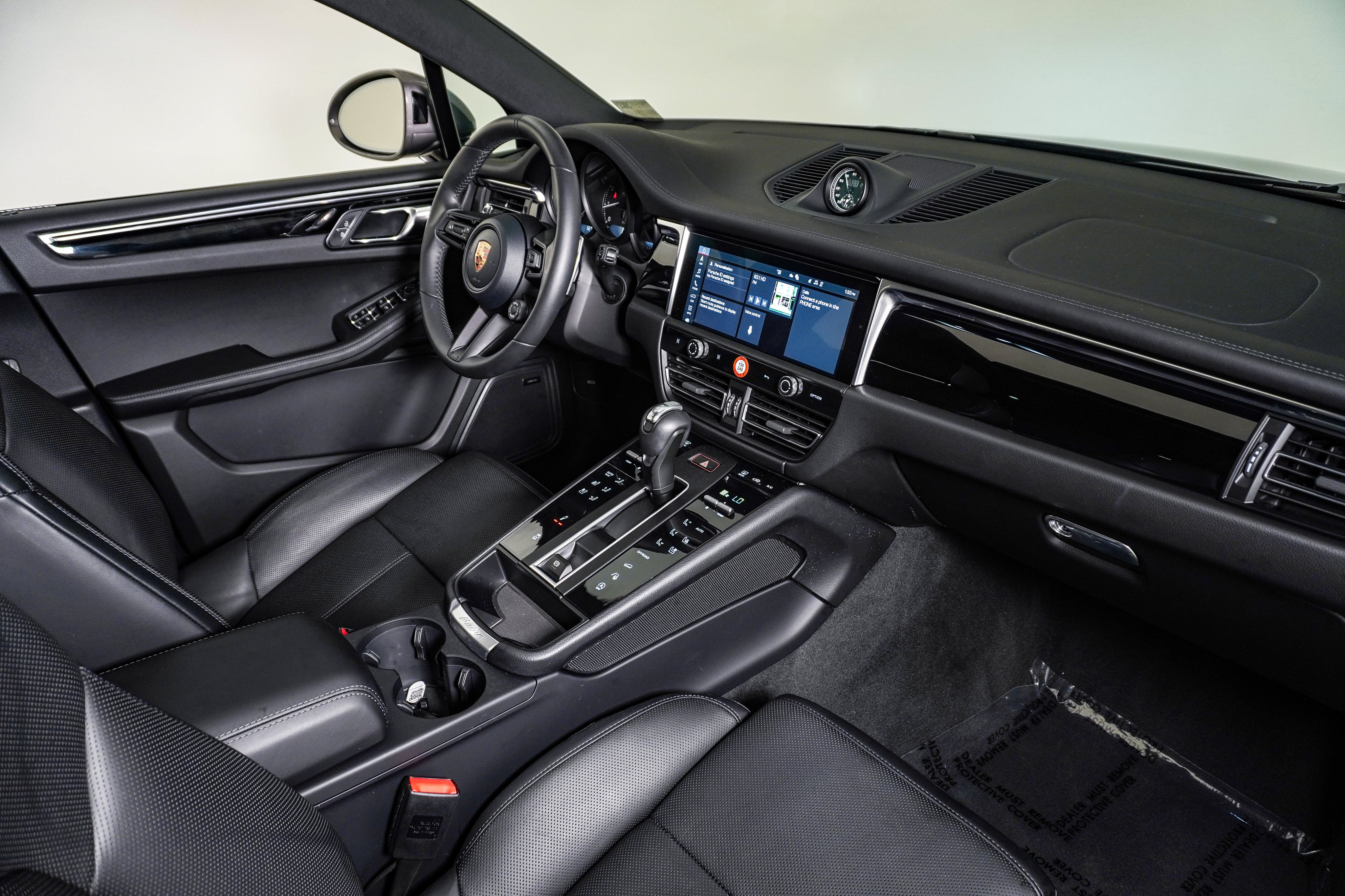 Certified 2026 Porsche Macan Turbo AWD/4WD image 17