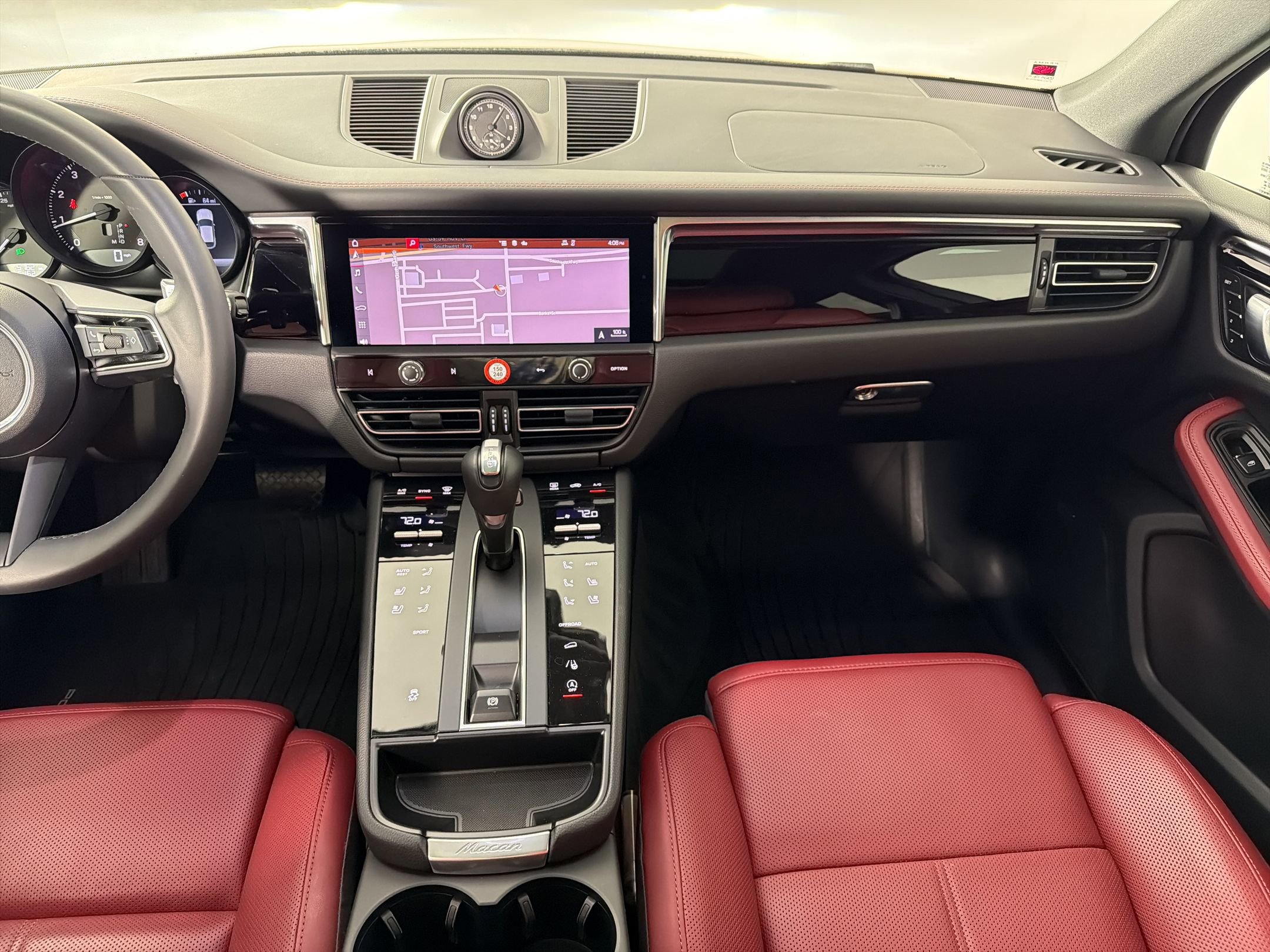Certified 2025 Porsche Macan image 28