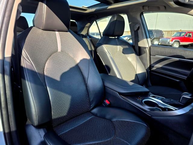 Used 2022 Toyota Camry XLE w/ Navigation Package image 27