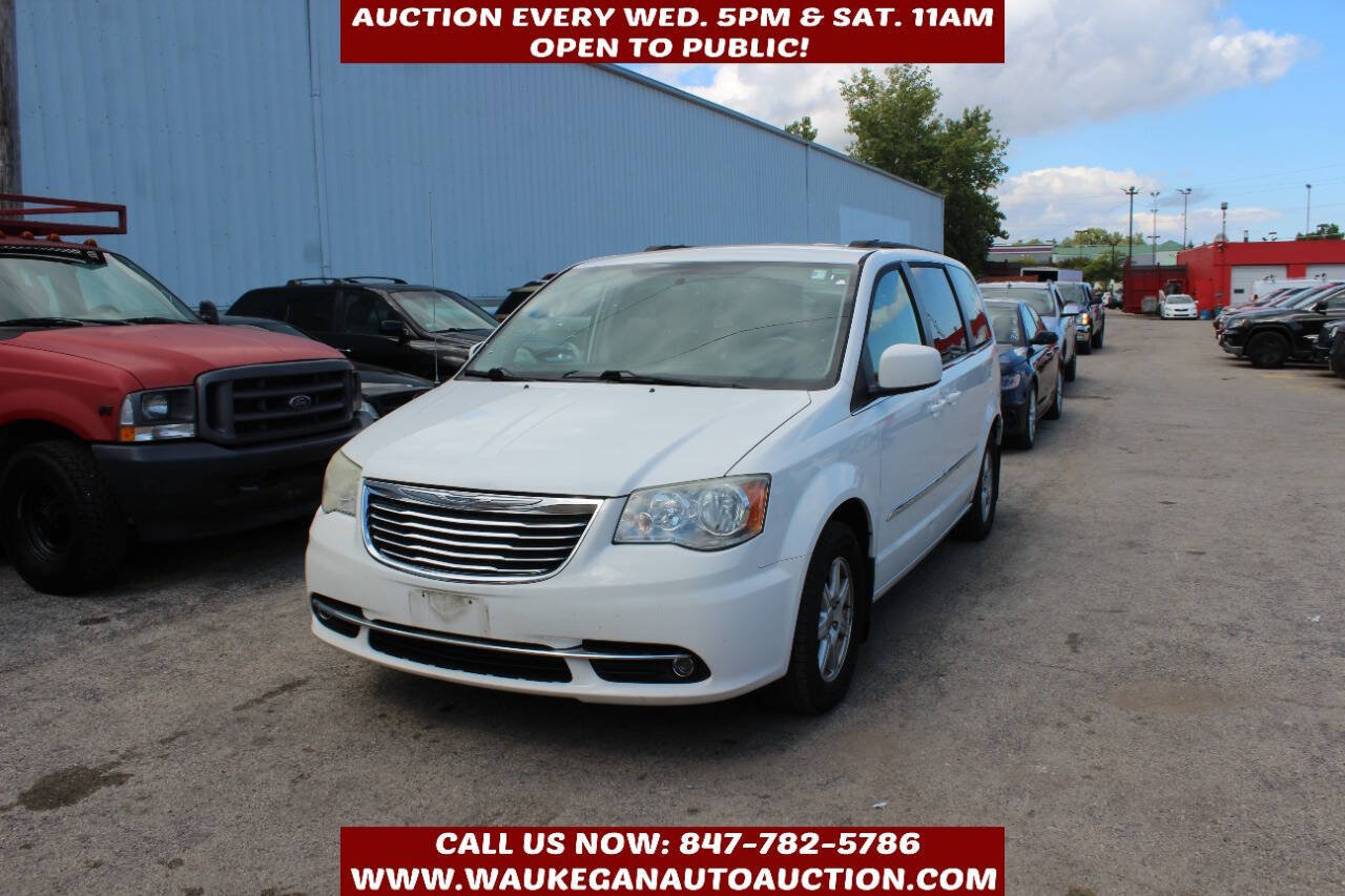 Used 2011 Chrysler Town & Country Touring FWD image 1