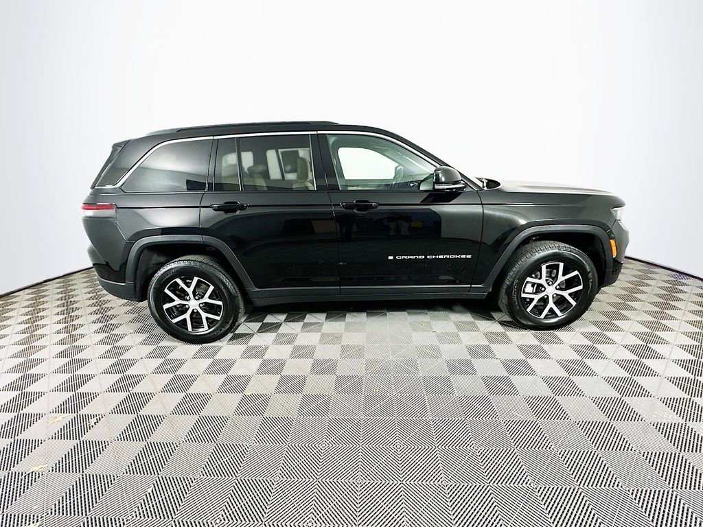Certified 2025 Jeep Grand Cherokee Limited AWD/4WD image 14