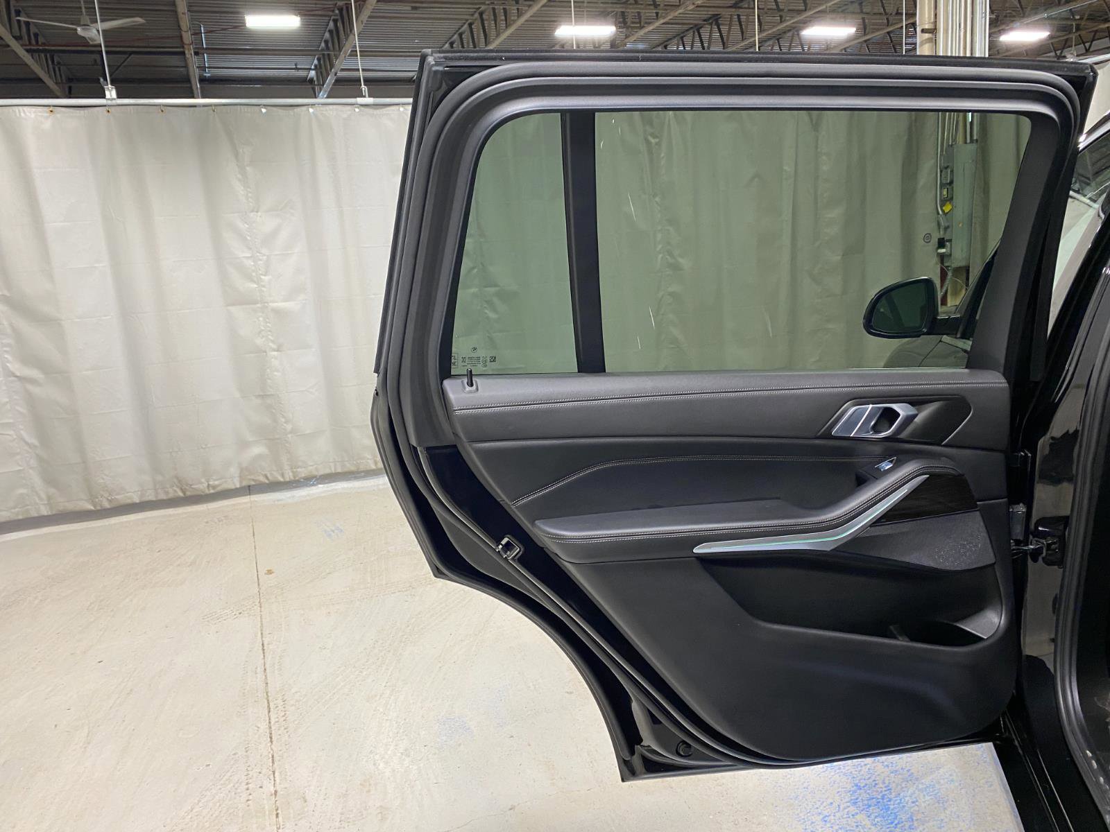 Certified 2023 BMW X7 xDrive40i w/ Parking Assistance Package AWD/4WD image 24