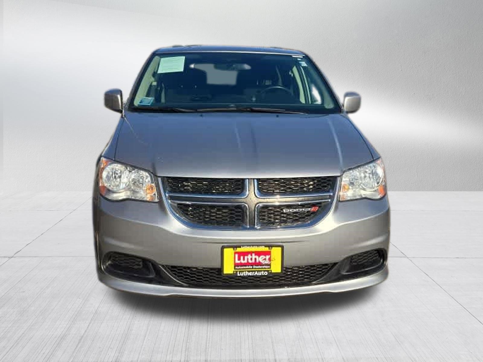 Used 2016 Dodge Grand Caravan SXT w/ Rear Park Assist Package image 8