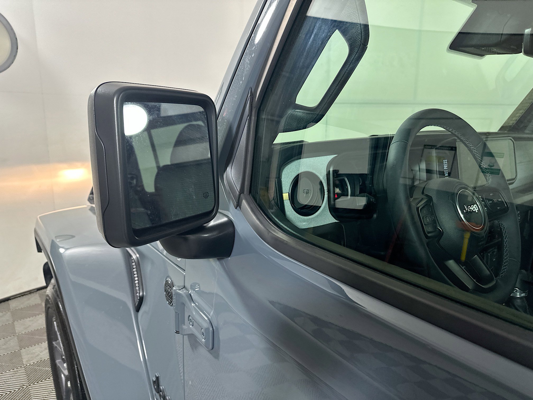 Used 2025 Jeep Gladiator Sport AWD/4WD image 10