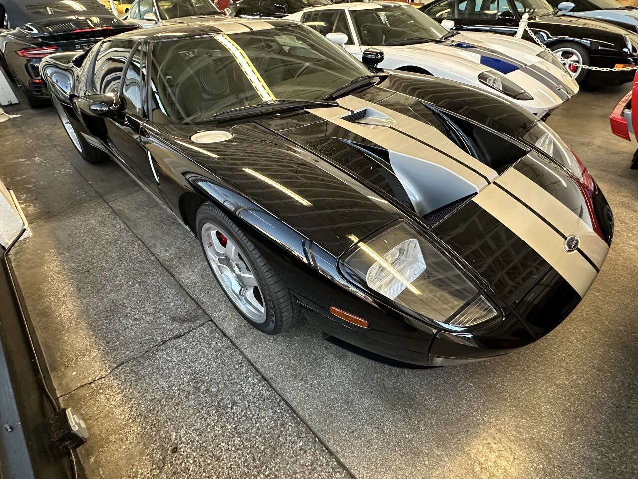 Used 2005 Ford GT RWD image 10