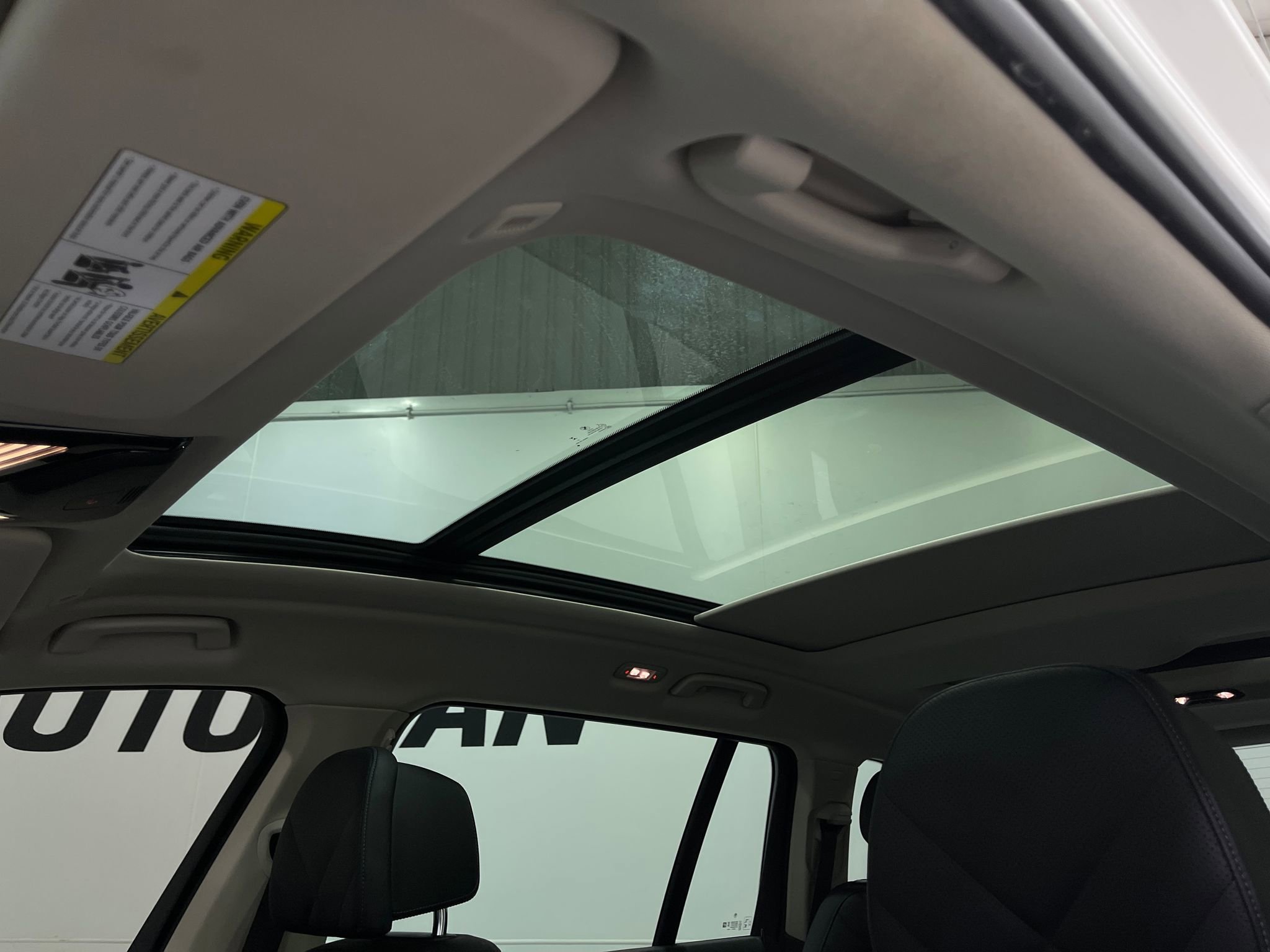 Used 2023 BMW X7 xDrive40i w/ Parking Assistance Package image 11