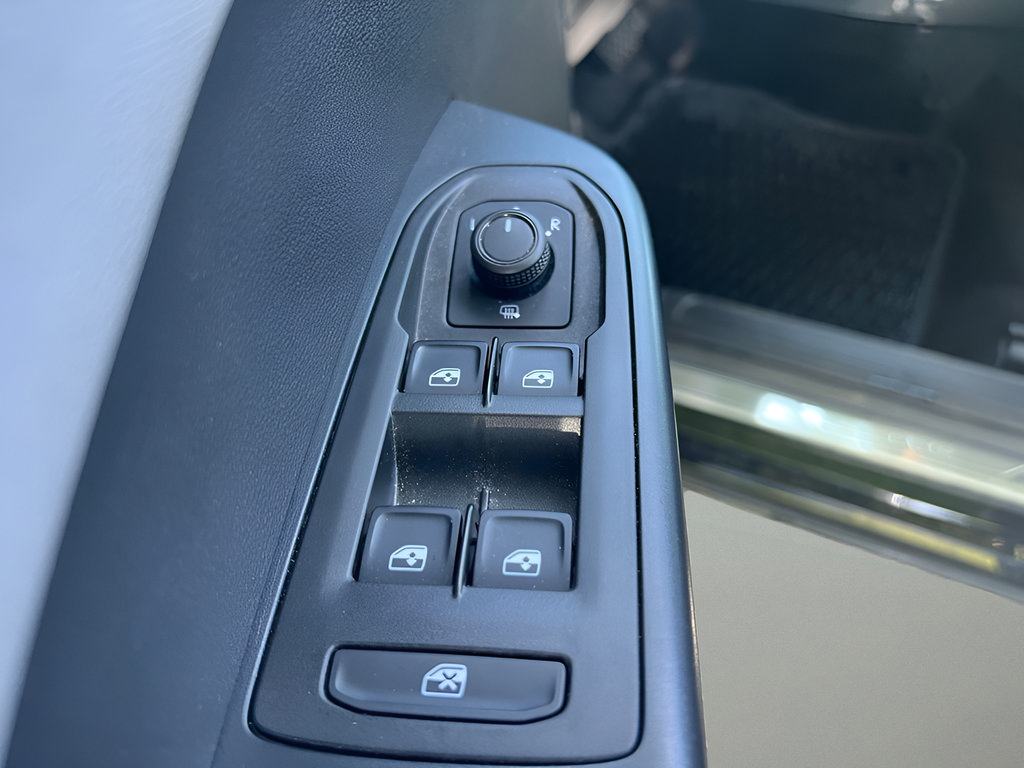 Used 2024 Volkswagen Taos SE AWD/4WD image 13