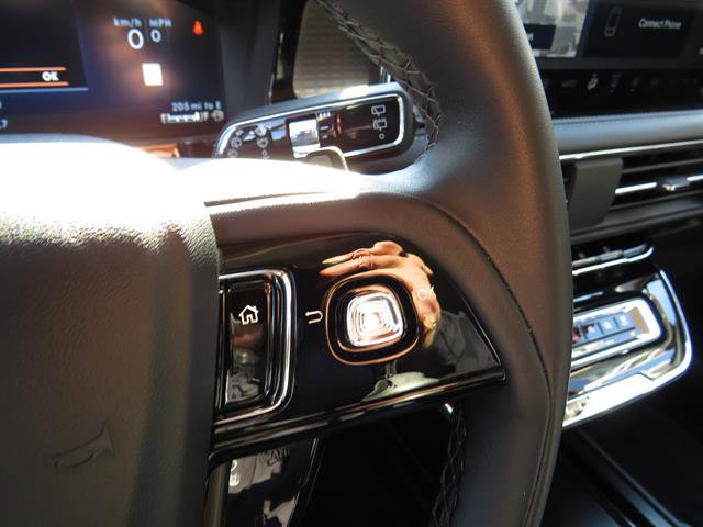 Used 2023 Lincoln Corsair AWD image 12
