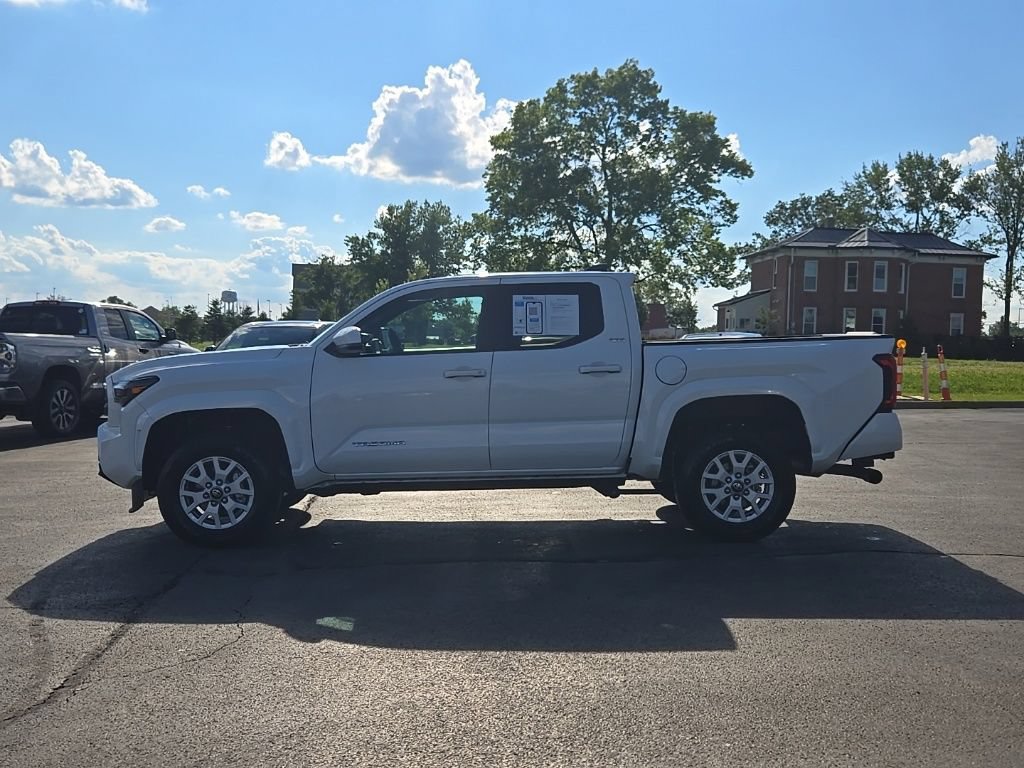 Used 2026 Toyota Tacoma SR5 AWD/4WD image 9