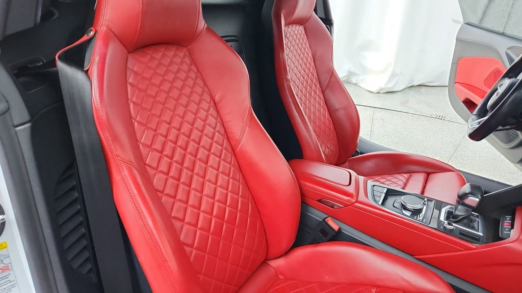 Used 2017 Audi R8 V10 w/ Carbon Exterior Package image 23