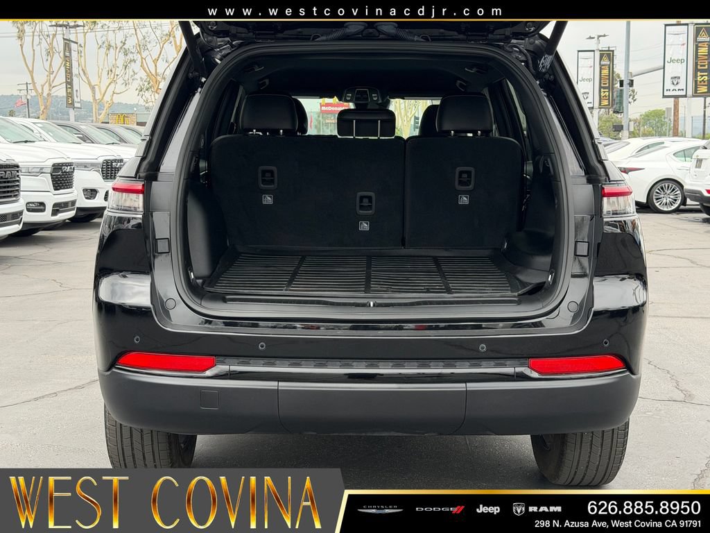 Used 2025 Jeep Grand Cherokee Altitude RWD image 10