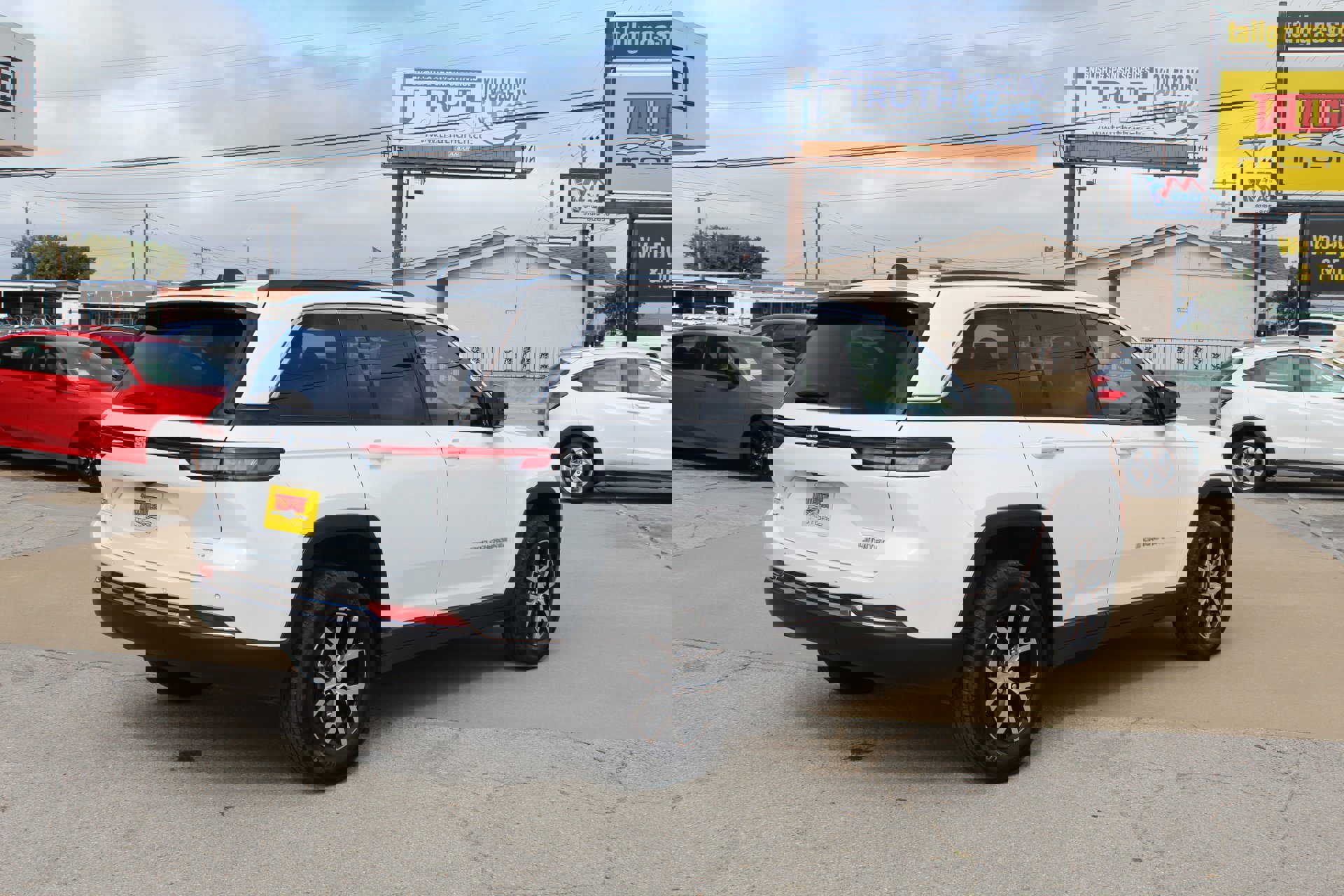 Used 2024 Jeep Grand Cherokee Limited image 5